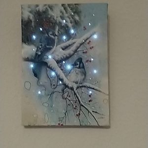 Lovely lightning Plauqe with pictures of a Bird.